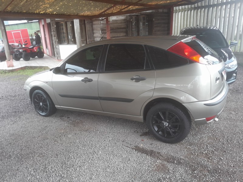 FOCUS 1.6 8V FLEX 4P MANUAL - 2009 - VERANóPOLIS