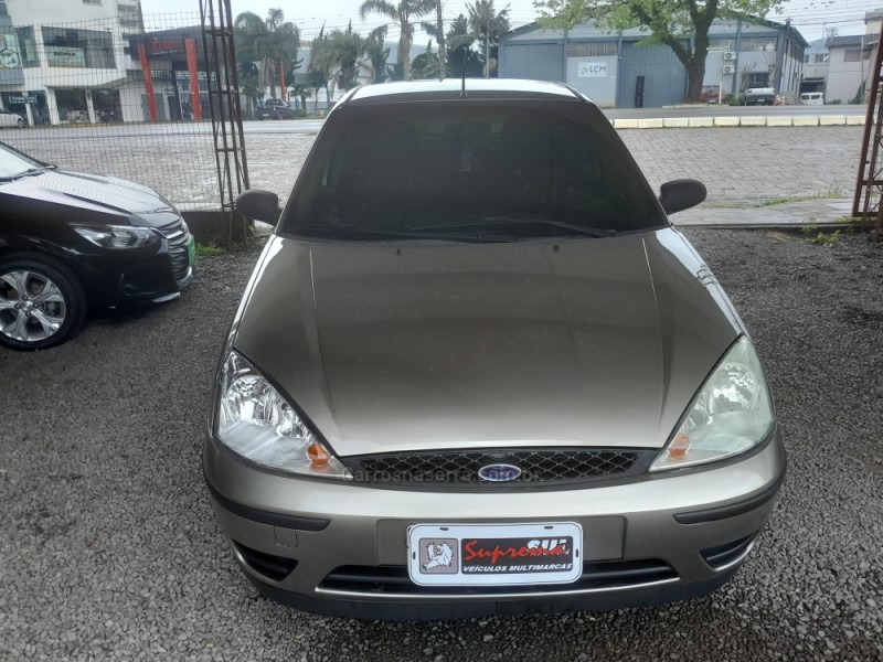 FOCUS 1.6 8V FLEX 4P MANUAL - 2009 - VERANóPOLIS