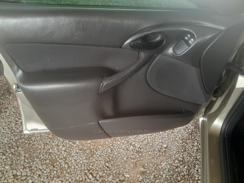 FOCUS 1.6 8V FLEX 4P MANUAL - 2009 - VERANóPOLIS