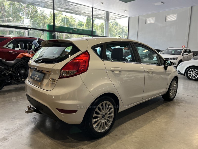 FIESTA 1.6 TITANIUM HATCH 16V FLEX 4P AUTOMÁTICO - 2015 - CAXIAS DO SUL