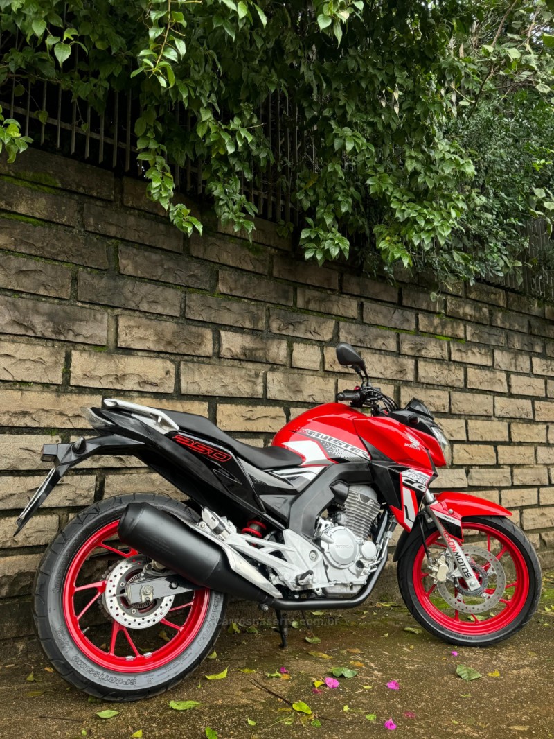 CB 250F TWISTER  - 2021 - LAJEADO