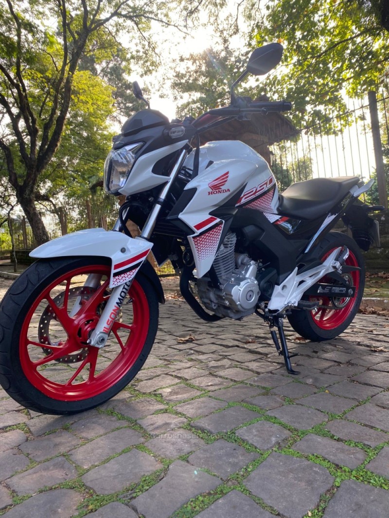 CB 250F TWISTER  - 2022 - LAJEADO