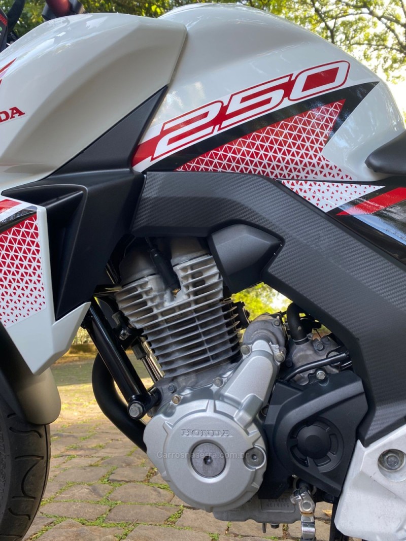 CB 250F TWISTER  - 2022 - LAJEADO