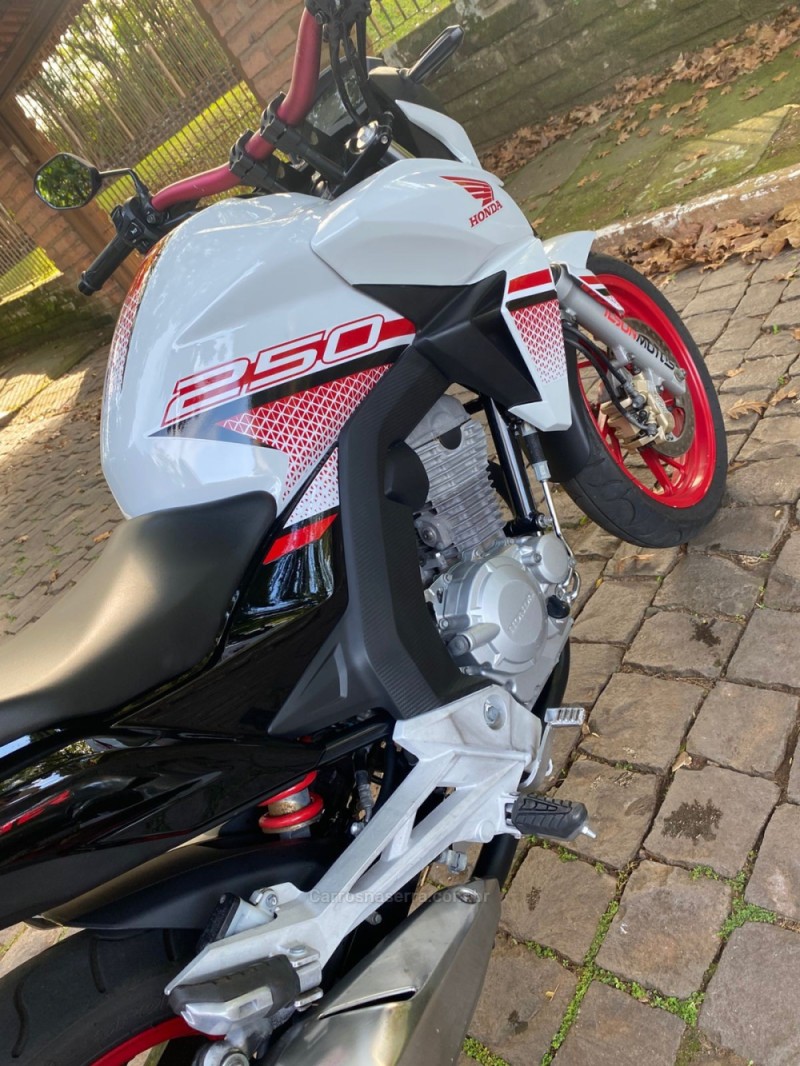 CB 250F TWISTER  - 2022 - LAJEADO