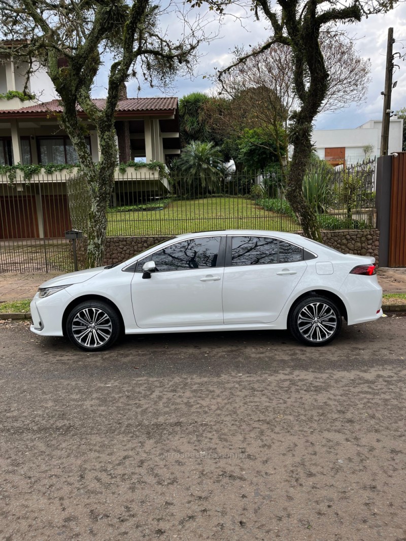 COROLLA 2.0 ALTIS PREMIUM 16V FLEX 4P AUTOMÁTICO - 2022 - ERECHIM