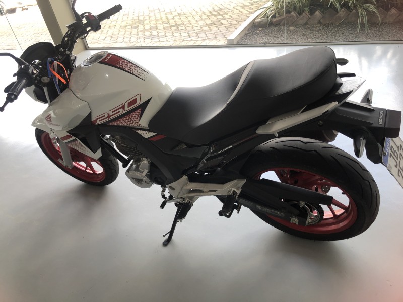 CB 250F TWISTER CBS - 2022 - VALE REAL