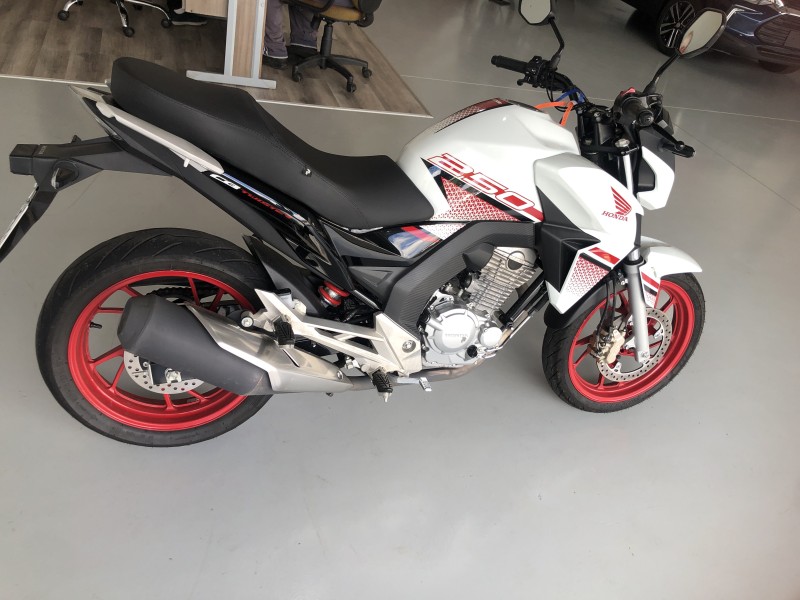 CB 250F TWISTER CBS - 2022 - VALE REAL