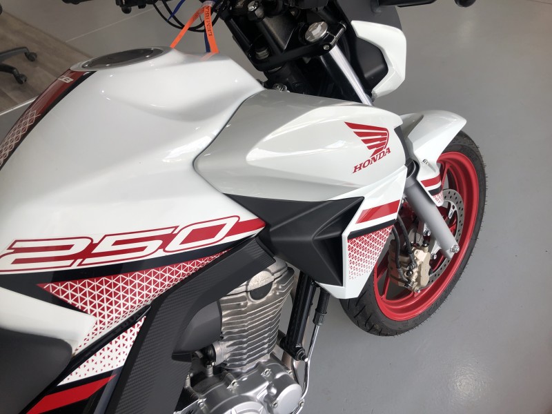 CB 250F TWISTER CBS - 2022 - VALE REAL