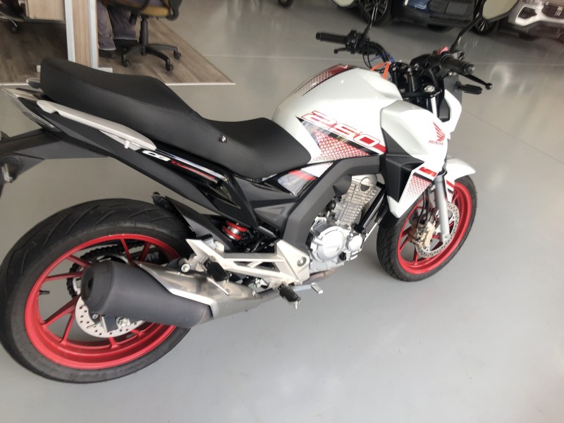CB 250F TWISTER CBS - 2022 - VALE REAL