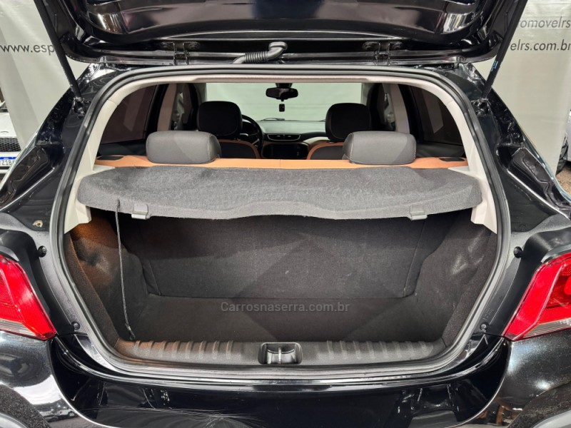 ONIX 1.4 MPFI ACTIV 8V FLEX 4P MANUAL - 2017 - NOVA PRATA