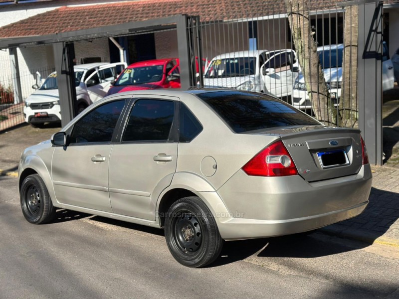 FIESTA 1.0 MPI SEDAN 8V FLEX 4P MANUAL - 2008 - PAROBé