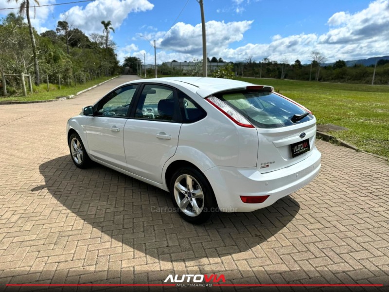 FOCUS 1.6 SE 8V FLEX 4P MANUAL - 2012 - SAPIRANGA
