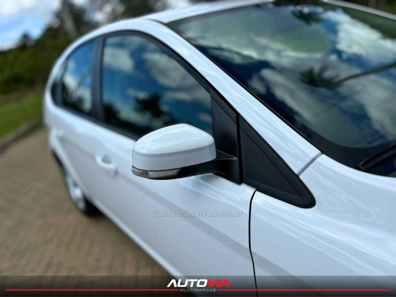 FOCUS 1.6 SE 8V FLEX 4P MANUAL - 2012 - SAPIRANGA