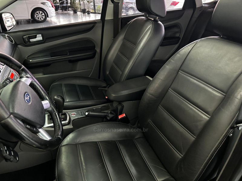 FOCUS 2.0 TITANIUM SEDAN 16V FLEX 4P AUTOMÁTICO - 2012 - CAXIAS DO SUL