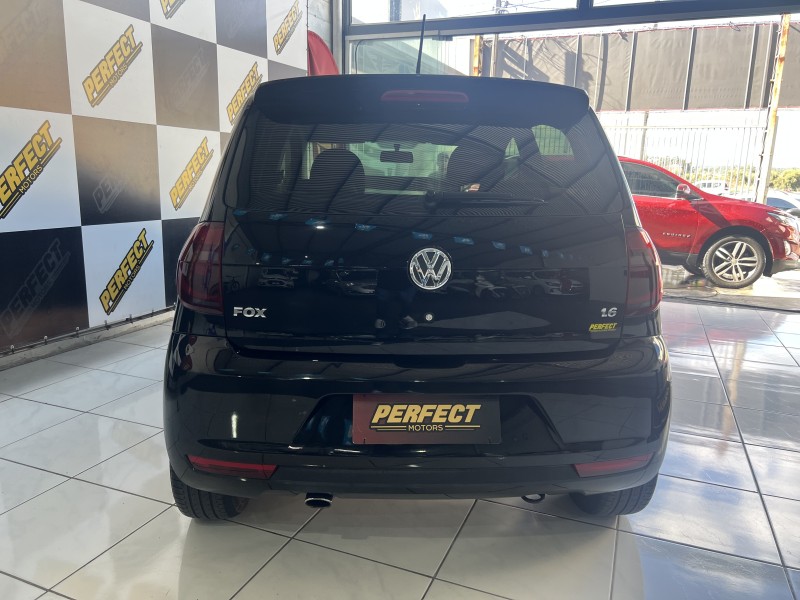 FOX 1.6 MI PRIME 8V FLEX 4P MANUAL - 2011 - PORTãO
