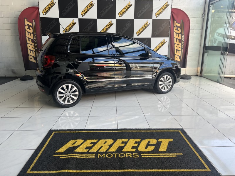 FOX 1.6 MI PRIME 8V FLEX 4P MANUAL - 2011 - PORTãO