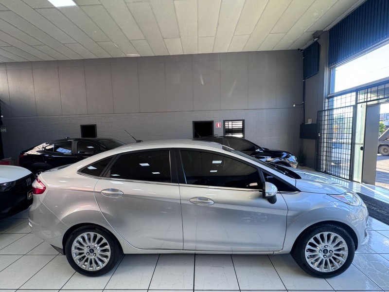 FIESTA 1.6 TITANIUM PLUS SEDAN 16V FLEX 4P AUTOMÁTICO - 2014 - CAXIAS DO SUL