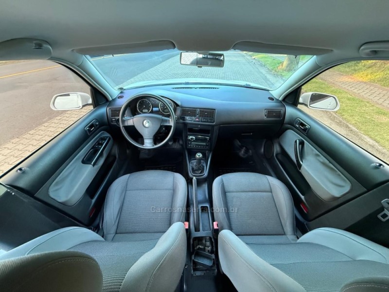 GOLF 1.6 MI 8V FLEX 4P MANUAL - 2010 - IVOTI