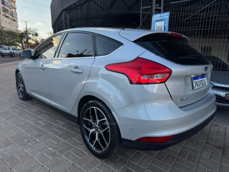 FOCUS 2.0 TITANIUM PLUS 16V FLEX 4P AUTOMÁTICO - 2016 - TAPEJARA
