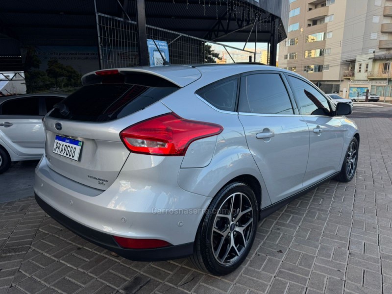 FOCUS 2.0 TITANIUM PLUS 16V FLEX 4P AUTOMÁTICO - 2016 - TAPEJARA
