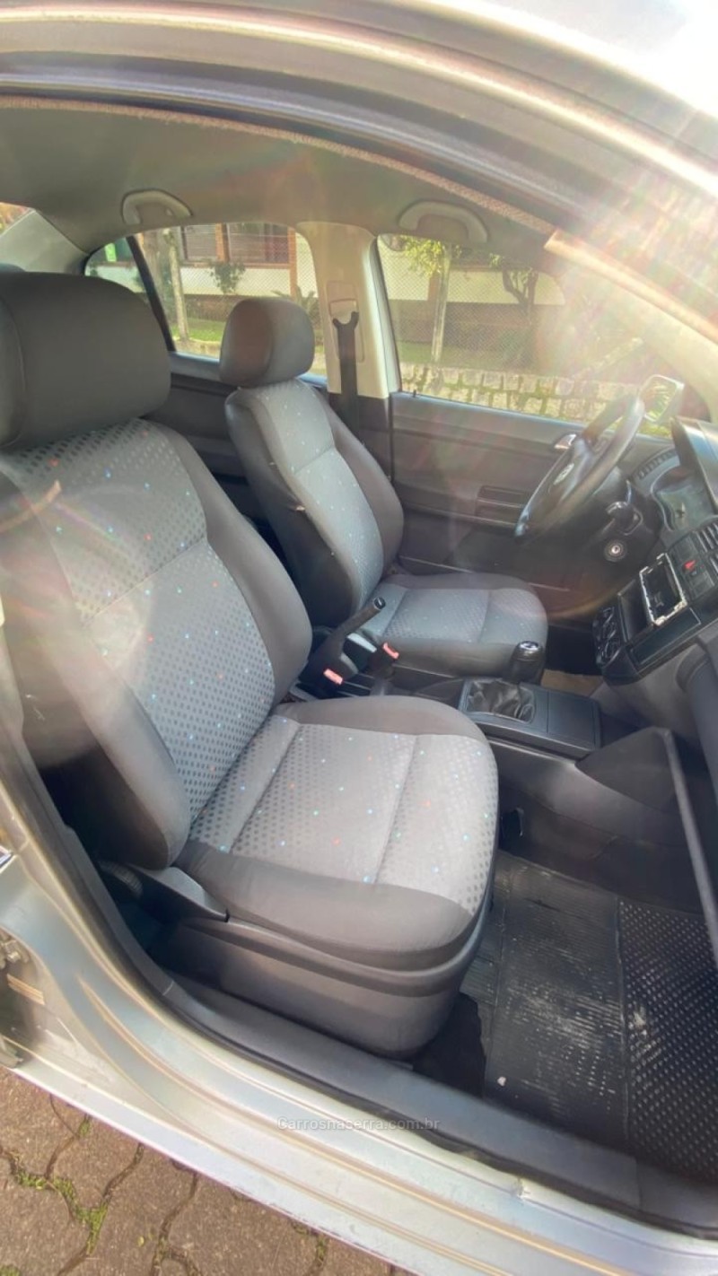 POLO 1.6 MI 8V GASOLINA 4P MANUAL - 2006 - IVOTI