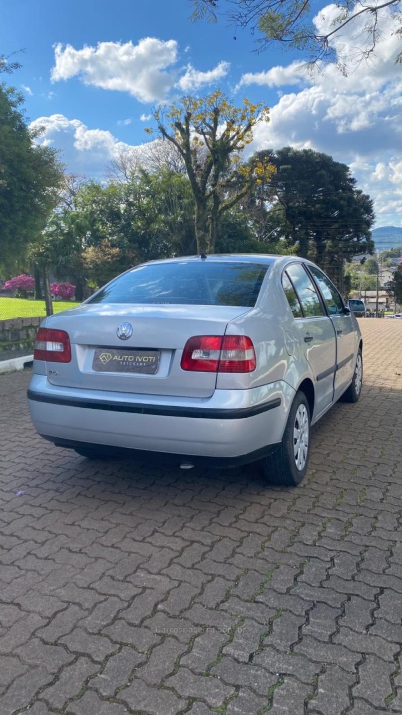 POLO 1.6 MI 8V GASOLINA 4P MANUAL - 2006 - IVOTI