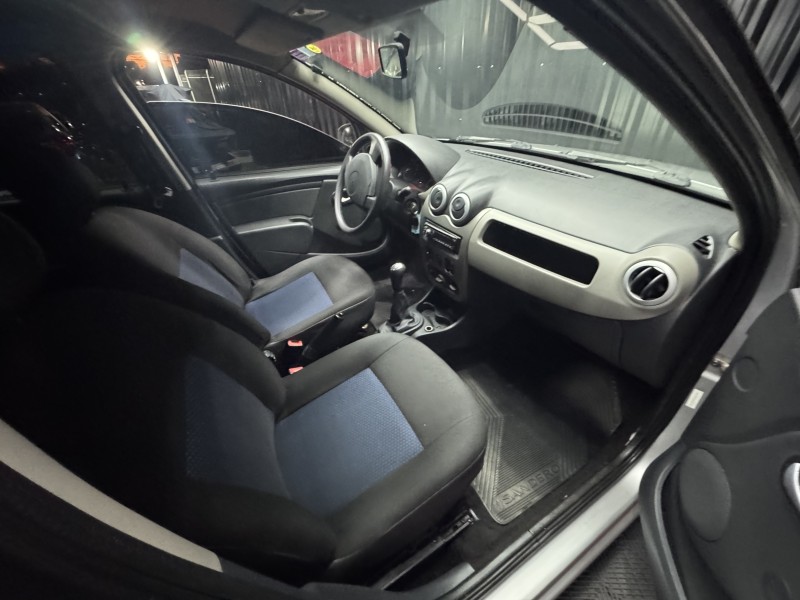 SANDERO 1.0 AUTHENTIQUE 8V FLEX 4P MANUAL - 2011 - CAXIAS DO SUL