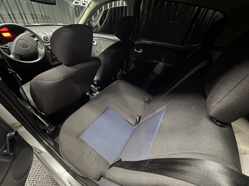 SANDERO 1.0 AUTHENTIQUE 8V FLEX 4P MANUAL - 2011 - CAXIAS DO SUL