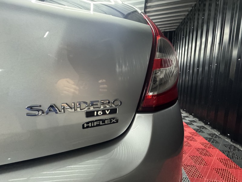 SANDERO 1.0 AUTHENTIQUE 8V FLEX 4P MANUAL - 2011 - CAXIAS DO SUL