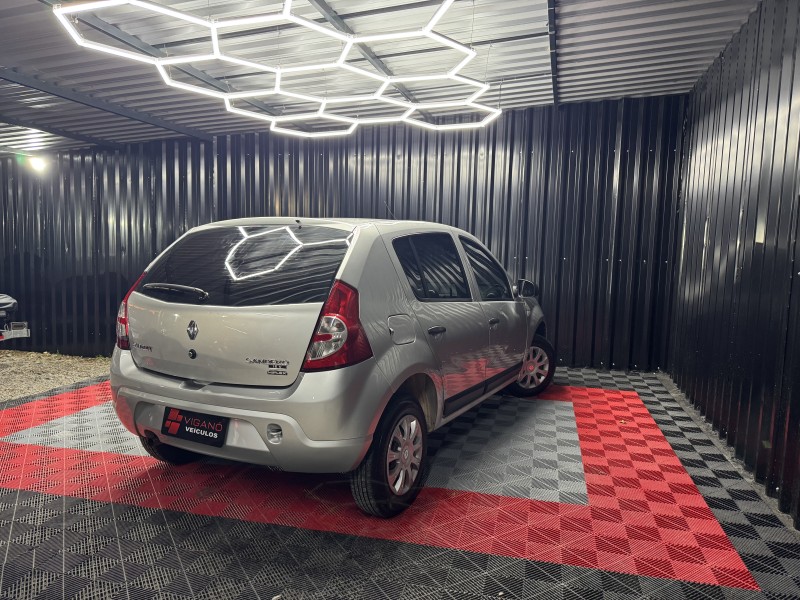 SANDERO 1.0 AUTHENTIQUE 8V FLEX 4P MANUAL - 2011 - CAXIAS DO SUL
