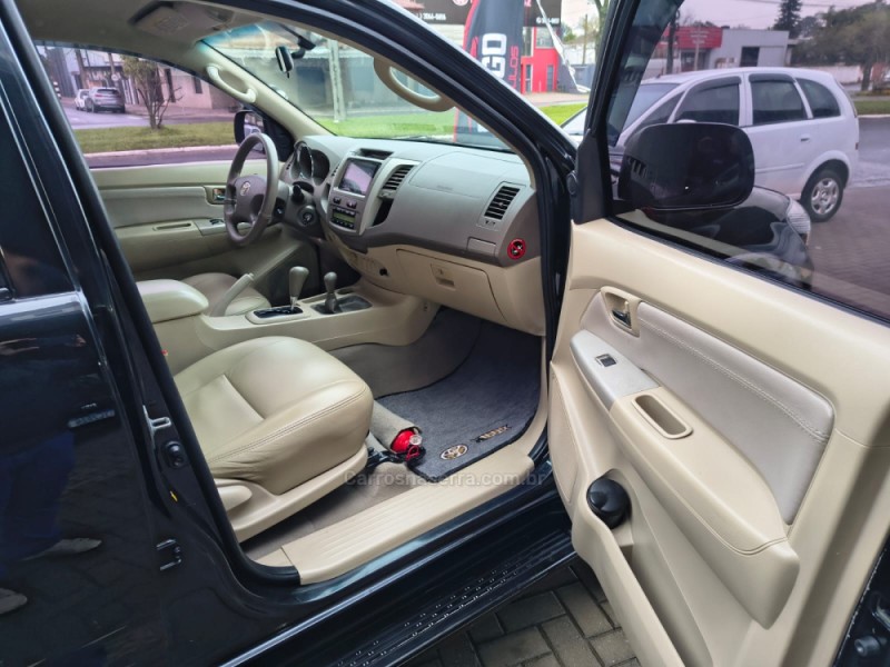 HILUX SW4 3.0 SRV 4X4 7 LUGARES 16V TURBO INTERCOOLER DIESEL 4P AUTOMÁTICO - 2006 - NOVO HAMBURGO