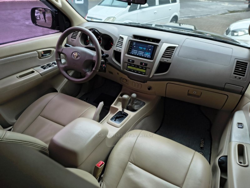 HILUX SW4 3.0 SRV 4X4 7 LUGARES 16V TURBO INTERCOOLER DIESEL 4P AUTOMÁTICO - 2006 - NOVO HAMBURGO