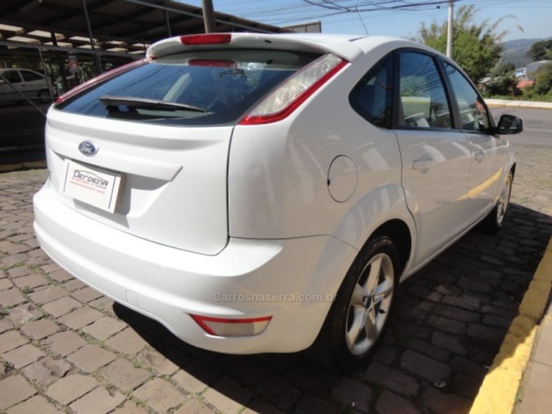 FOCUS 1.6 GLX 16V FLEX 4P MANUAL - 2013 - BENTO GONçALVES