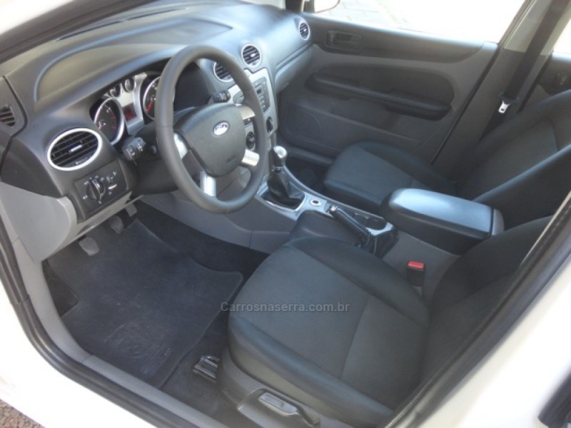 FOCUS 1.6 GLX 16V FLEX 4P MANUAL - 2013 - BENTO GONçALVES