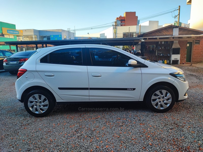 ONIX 1.4 MPFI LT 8V FLEX 4P MANUAL - 2013 - FARROUPILHA