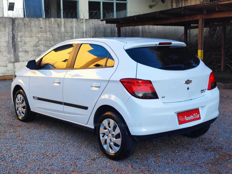 ONIX 1.4 MPFI LT 8V FLEX 4P MANUAL - 2013 - FARROUPILHA