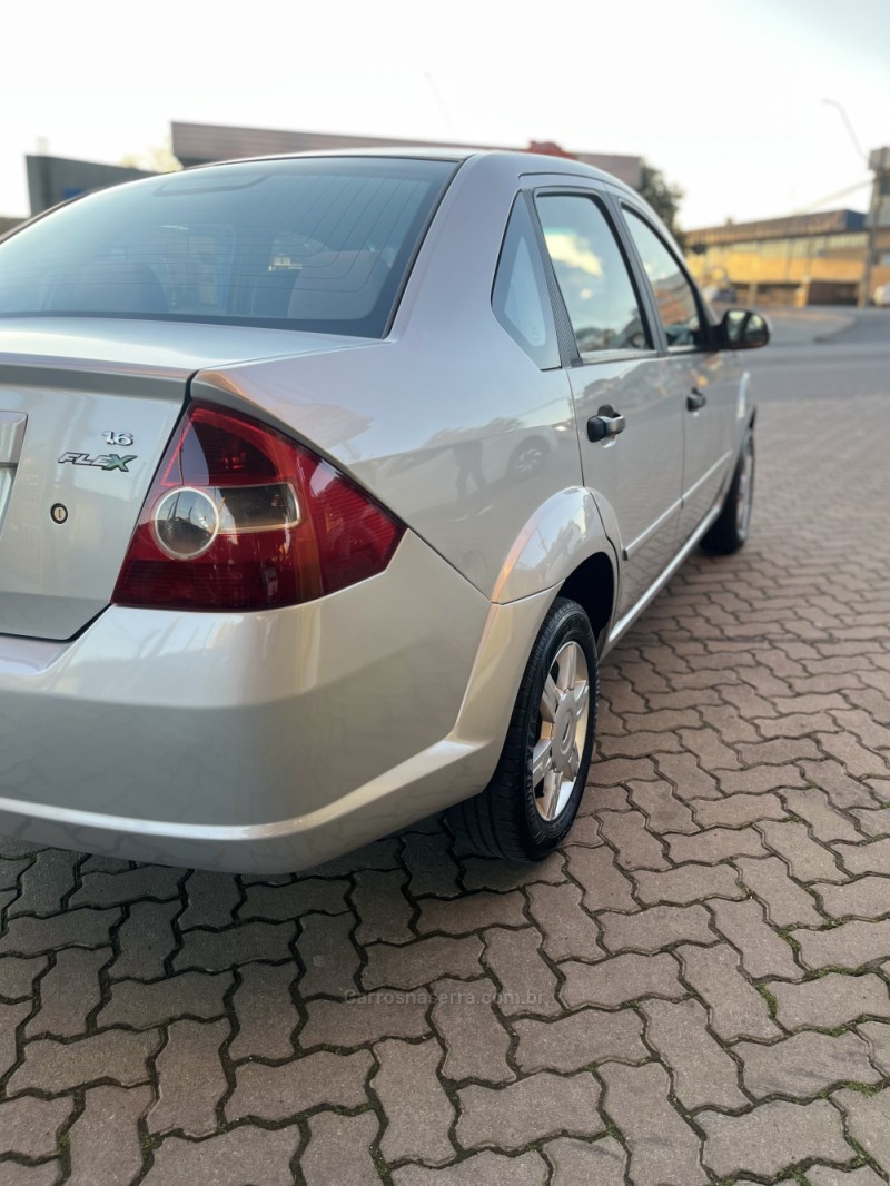 FIESTA 1.6 MPI SEDAN 8V FLEX 4P MANUAL - 2005 - CAXIAS DO SUL