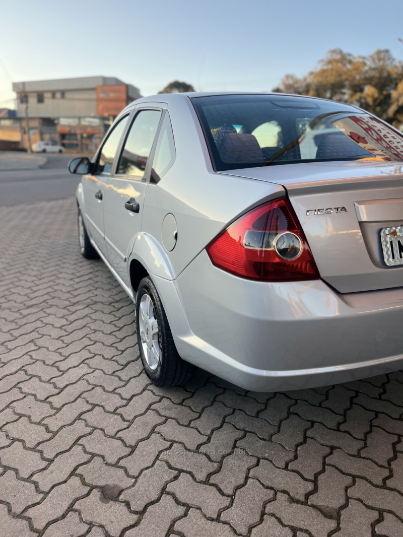 FIESTA 1.6 MPI SEDAN 8V FLEX 4P MANUAL - 2005 - CAXIAS DO SUL