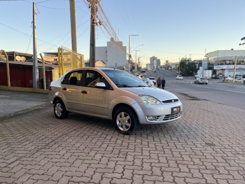 FIESTA 1.6 MPI SEDAN 8V FLEX 4P MANUAL - 2005 - CAXIAS DO SUL