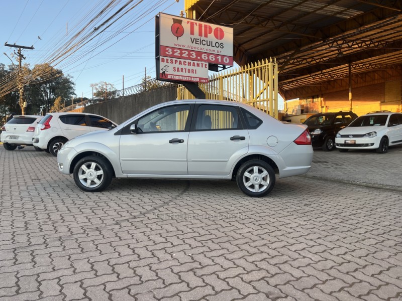 FIESTA 1.6 MPI SEDAN 8V FLEX 4P MANUAL - 2005 - CAXIAS DO SUL