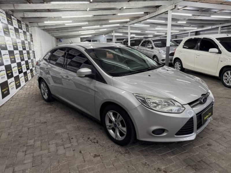 FOCUS 2.0 SE PLUS SEDAN 16V FLEX 4P AUTOMÁTICO - 2014 - CAXIAS DO SUL