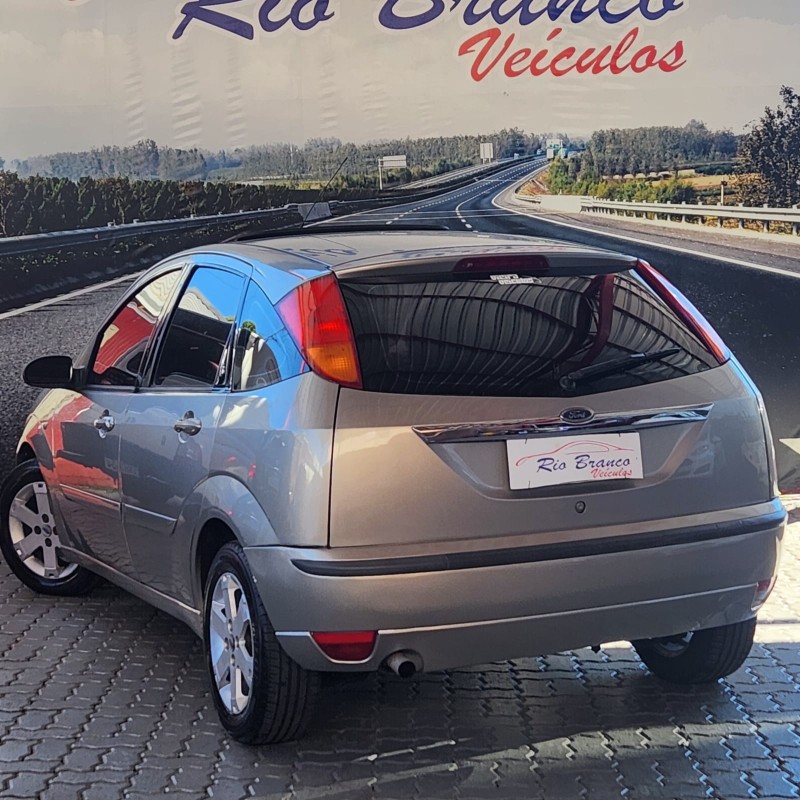 FOCUS 2.0 GHIA 16V GASOLINA 4P AUTOMÁTICO - 2004 - CAXIAS DO SUL