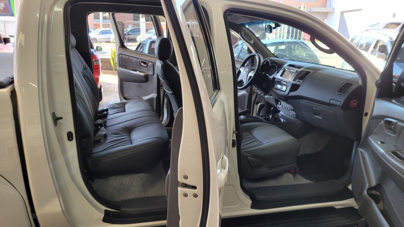 HILUX 3.0 SRV 4X4 CD 16V TURBO INTERCOOLER DIESEL 4P AUTOMÁTICO - 2014 - GARIBALDI