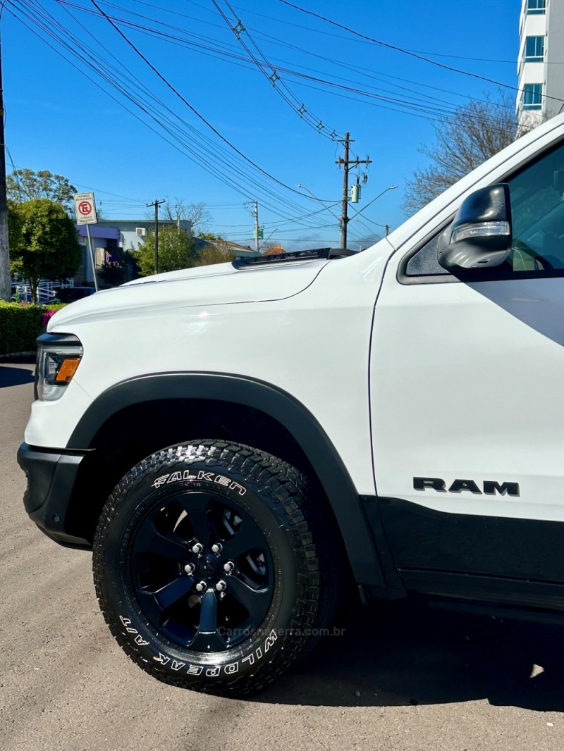 1500 5.7 V8 REBEL CD 4X4 GASOLINA 4P AUTOMÁTICO - 2022 - GUAPORé