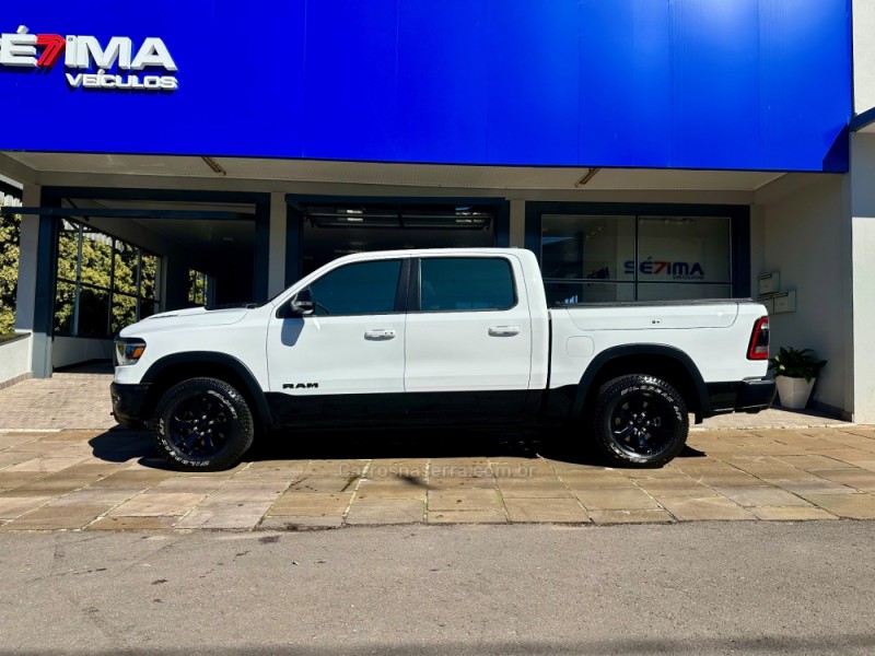 1500 5.7 V8 REBEL CD 4X4 GASOLINA 4P AUTOMÁTICO - 2022 - GUAPORé