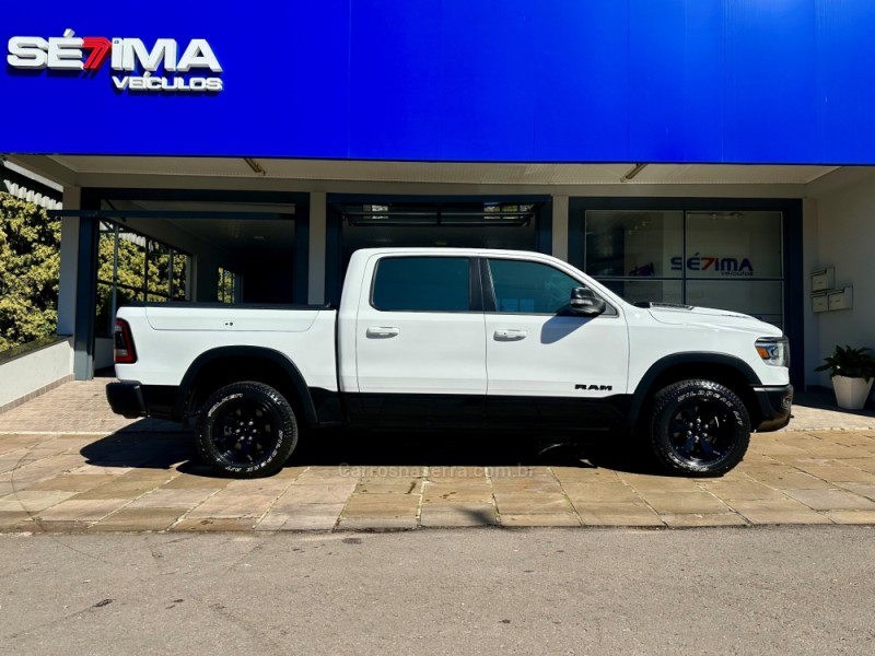 1500 5.7 V8 REBEL CD 4X4 GASOLINA 4P AUTOMÁTICO - 2022 - GUAPORé