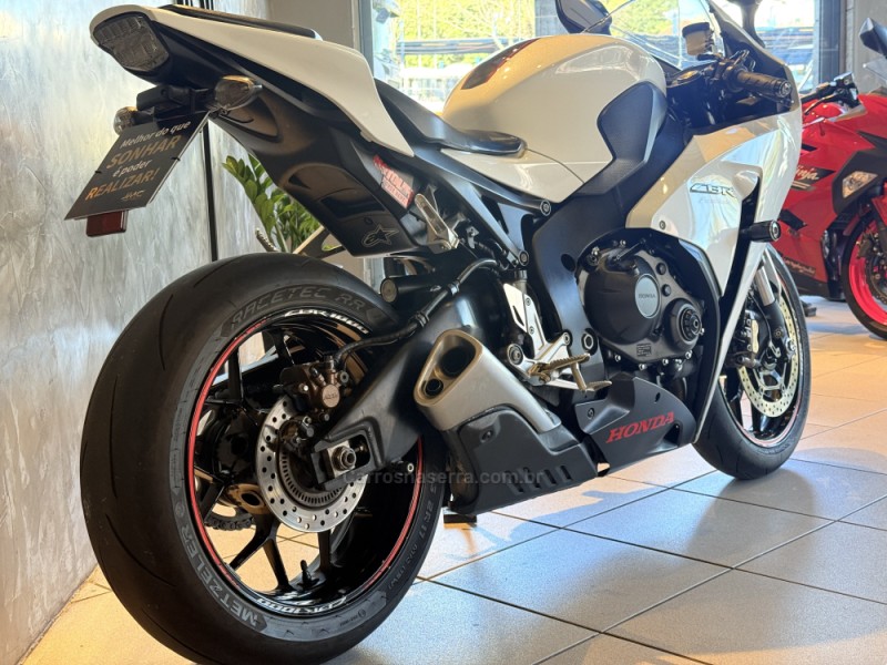 CBR 1000RR FIREBLADE - 2014 - CAXIAS DO SUL