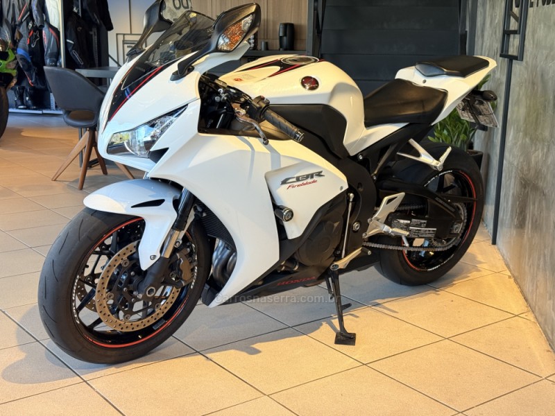 CBR 1000RR FIREBLADE - 2014 - CAXIAS DO SUL
