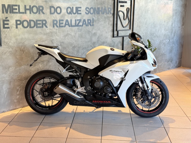 CBR 1000RR FIREBLADE - 2014 - CAXIAS DO SUL