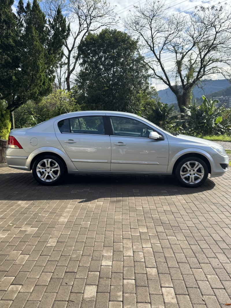 VECTRA 2.0 MPFI ELEGANCE 8V 140CV FLEX 4P AUTOMÁTICO - 2011 - ENCANTADO